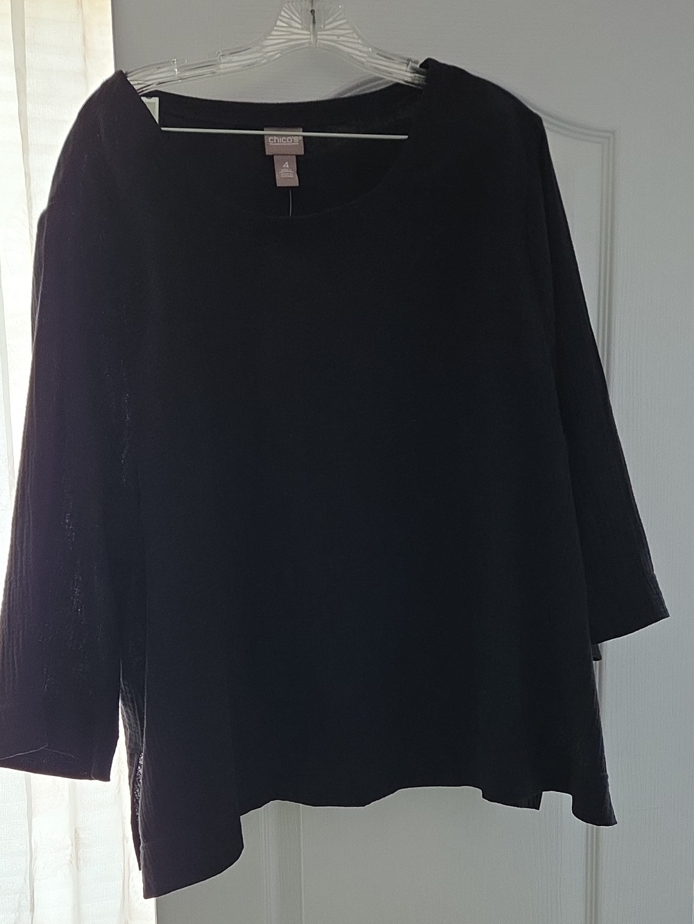 Chico's Women's Black Scoop Neck Three-Quarter Sleeve Top